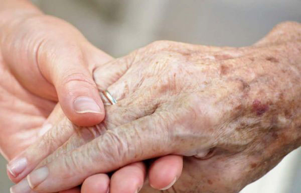 پرستاری از سالمند 80ساله در اندیشه