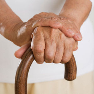 مراقبت از سالمند خانمی که با عصا راه می ره ، انتهای نواب